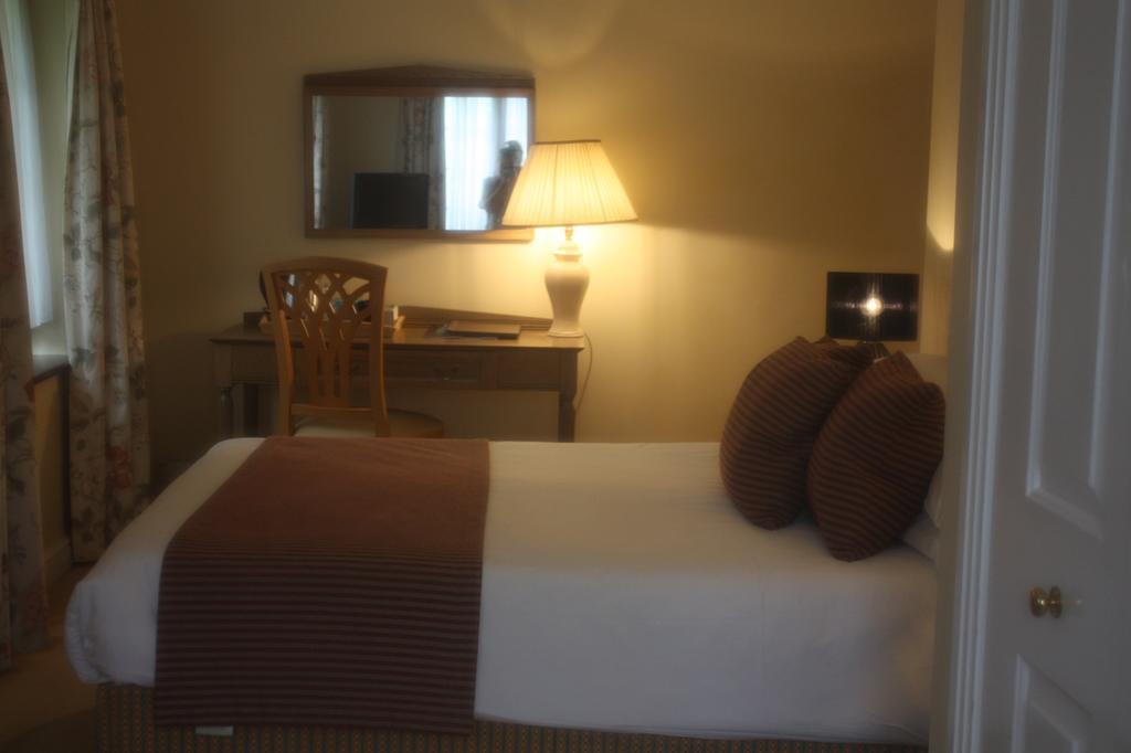 Ghyll Manor Country Hotel Horsham Eksteriør bilde