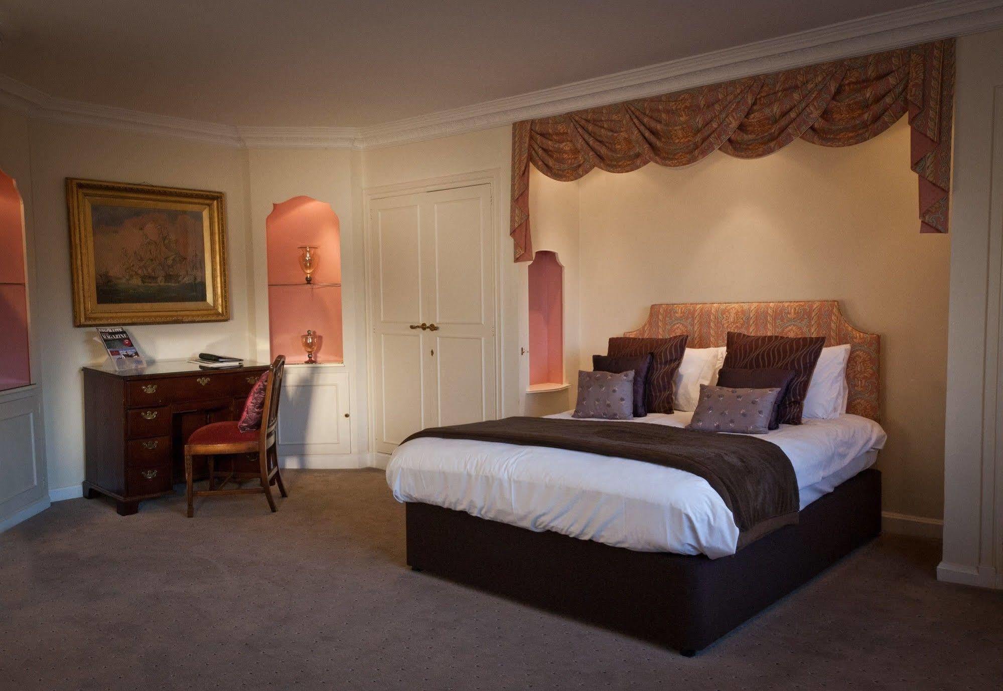 Ghyll Manor Country Hotel Horsham Eksteriør bilde