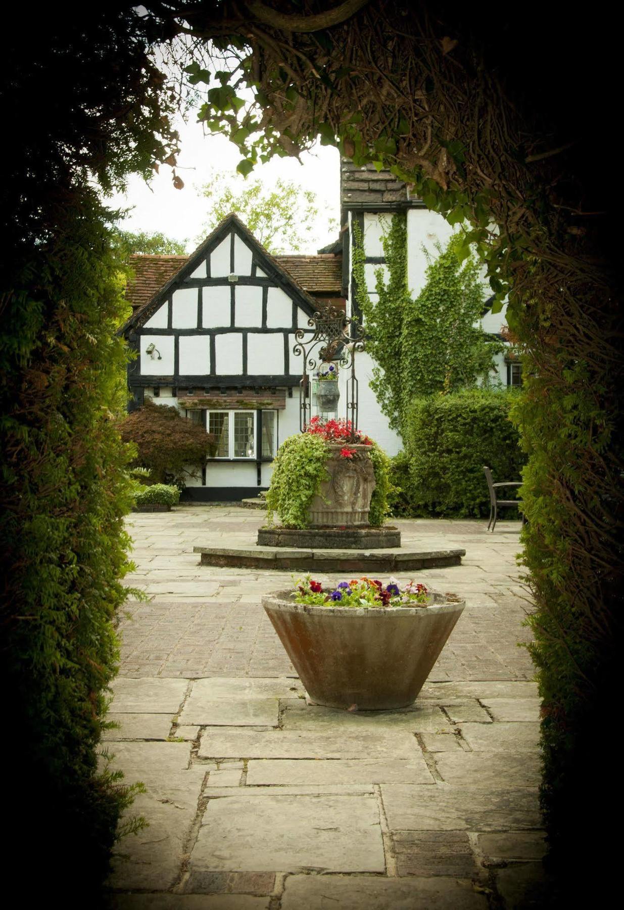 Ghyll Manor Country Hotel Horsham Eksteriør bilde