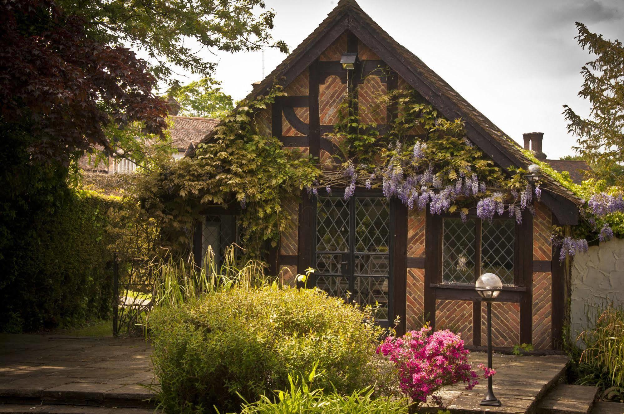 Ghyll Manor Country Hotel Horsham Eksteriør bilde